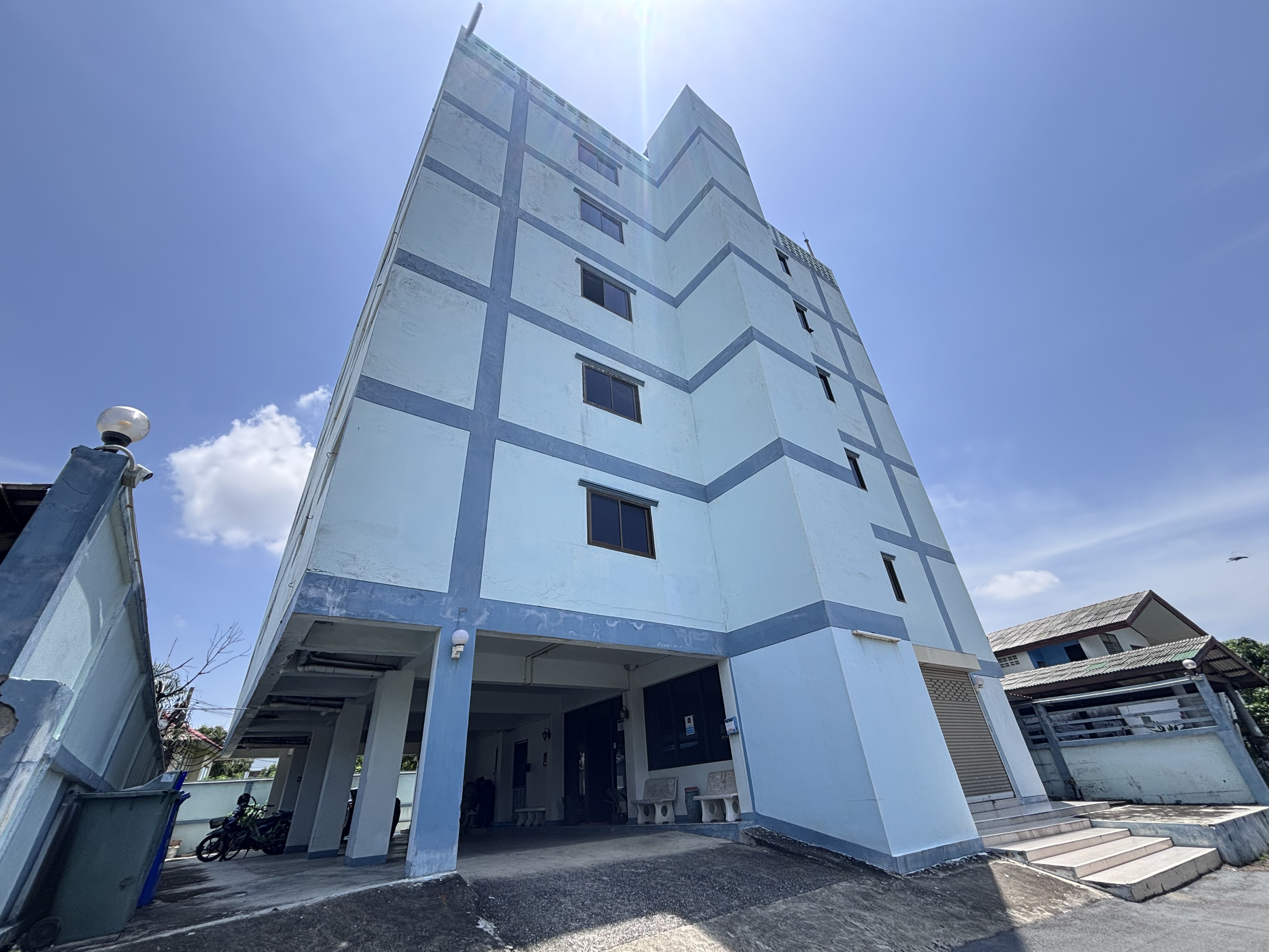 RoomQuest Bangkok Chaengwattana