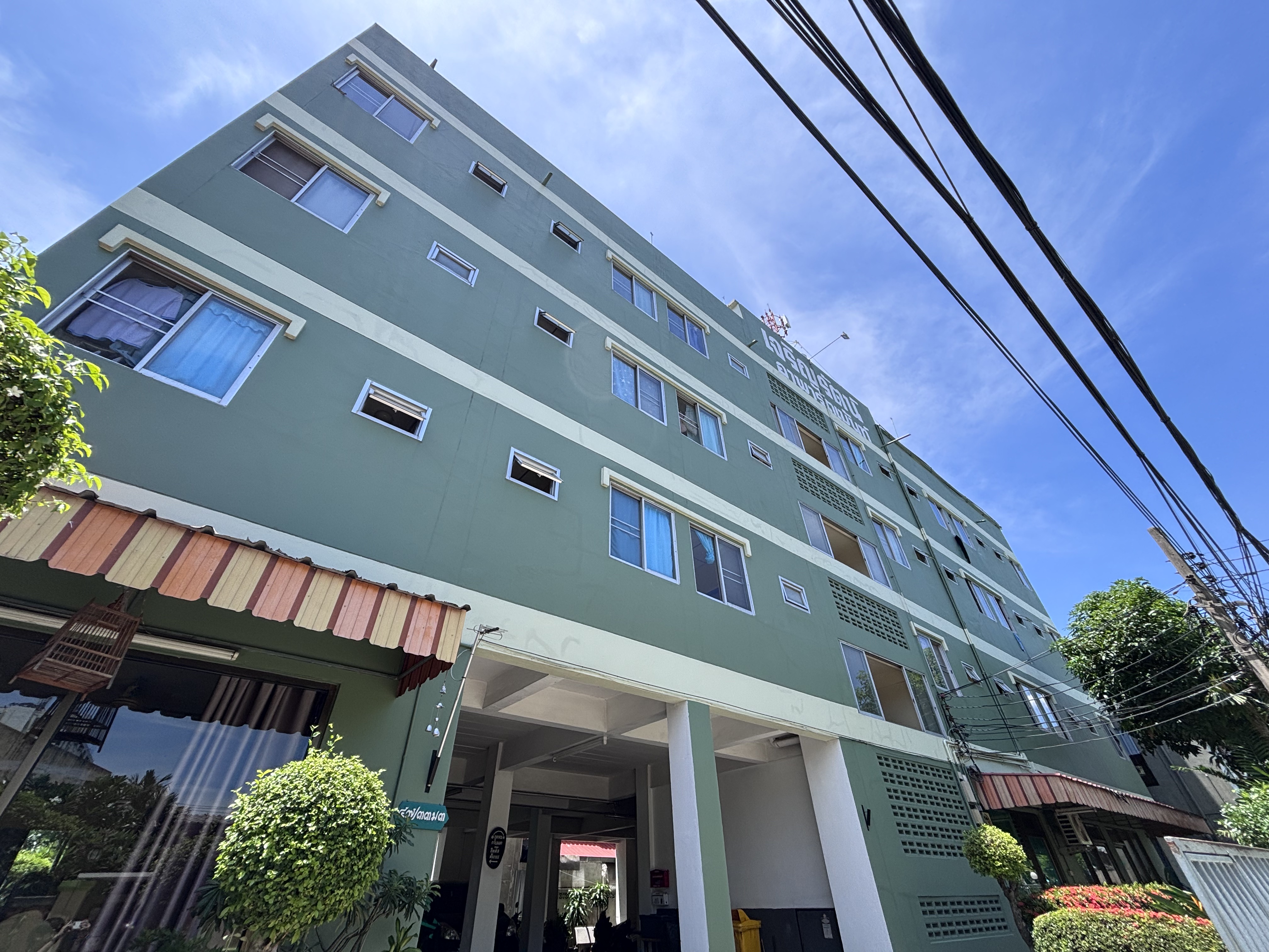 Charoenrat  Apartment